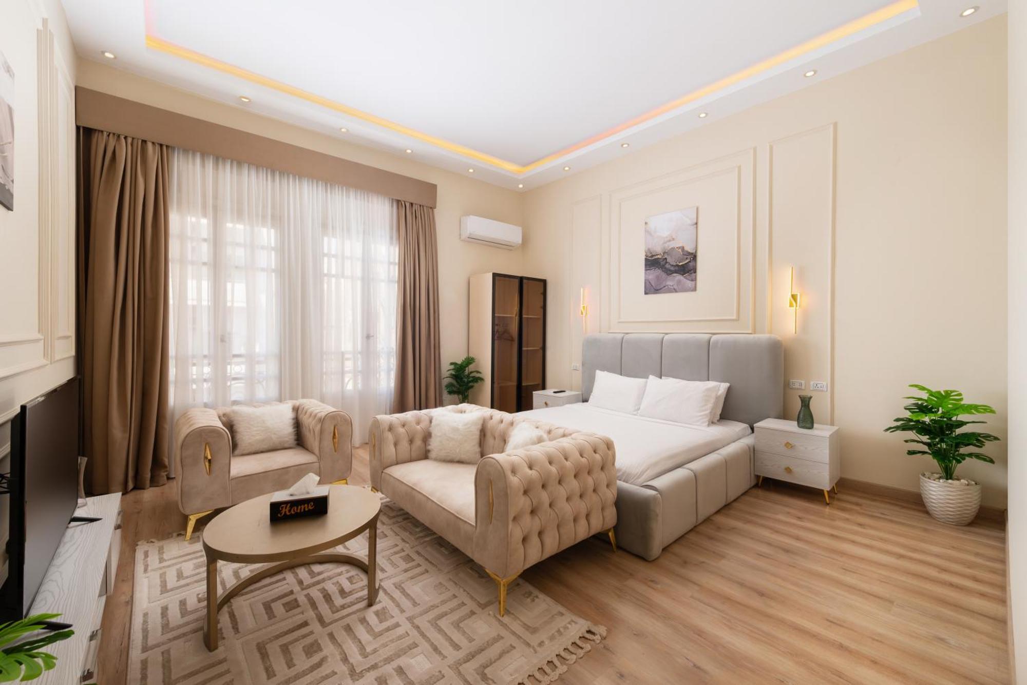 Museum Apartment *